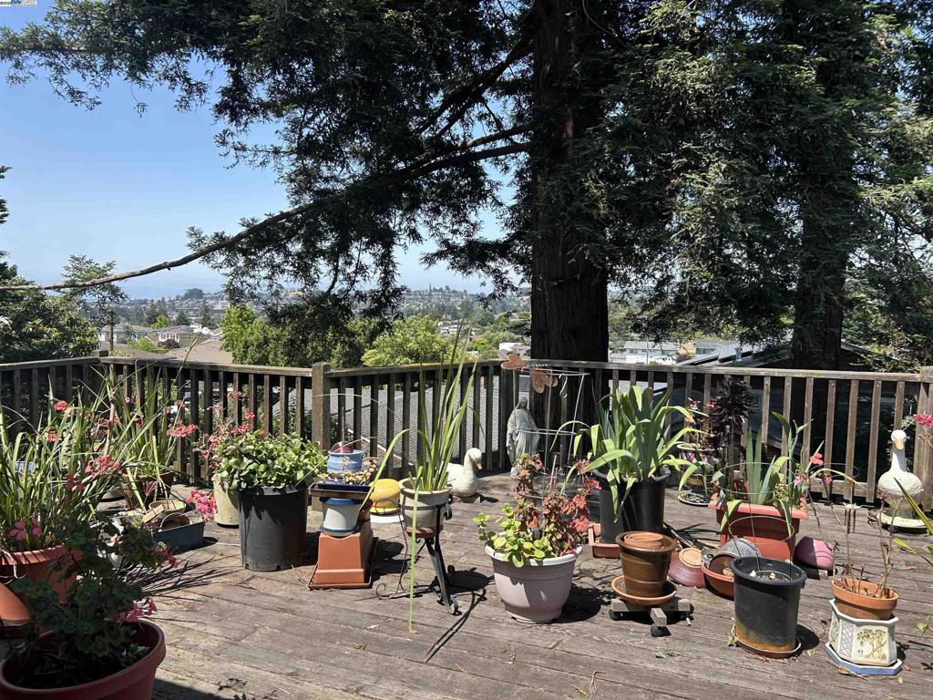 UPPER REDWOOD - Residential