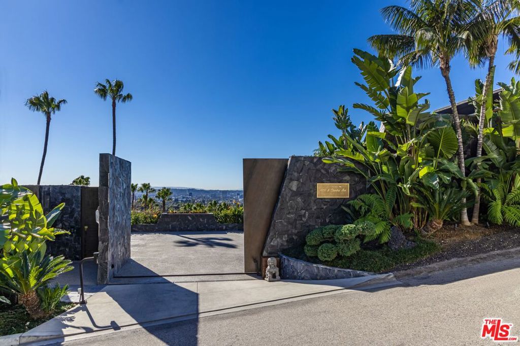 1851 N Stanley Avenue