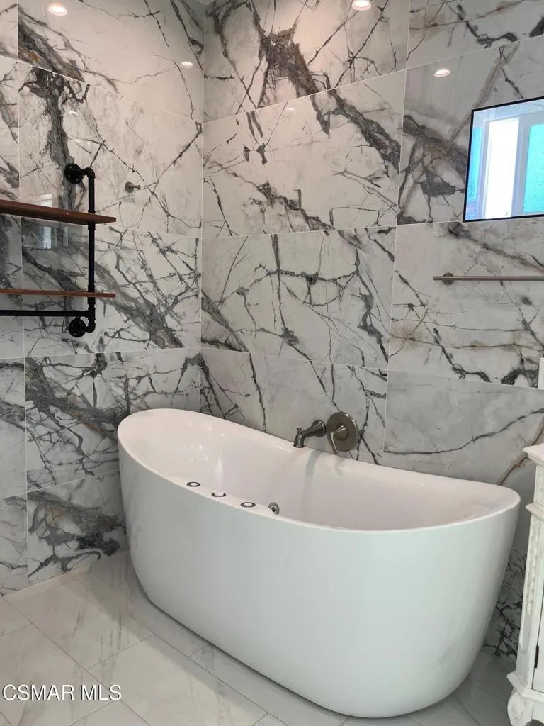 Camarillo, California 93010, United States, 2 Bedrooms Bedrooms, ,2 BathroomsBathrooms,Residential,Active,198121