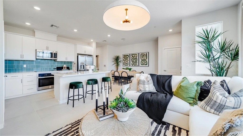Photo of 2571 Cloudview Privado, Ontario, CA 91761 (MLS # SW25238240)