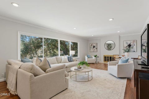 Photo of 4405 Vista Place, La Canada Flintridge, CA 91011 (MLS # P1-28513)
