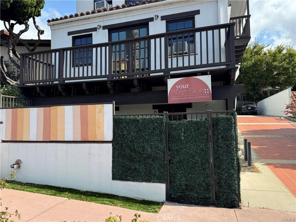 Discover an exceptional opportunity to lease a 450 sqft commercial space located on El Camino Real in San Clemente. This versatile unit is ideal for a variety of businesses, from retail to office use. This space offers a unique opportunity to establish your business. Don't miss your chance to be part of San Clemente's dynamic commercial landscape! Contact us today for more information or to schedule a viewing. (Professional photos coming soon)