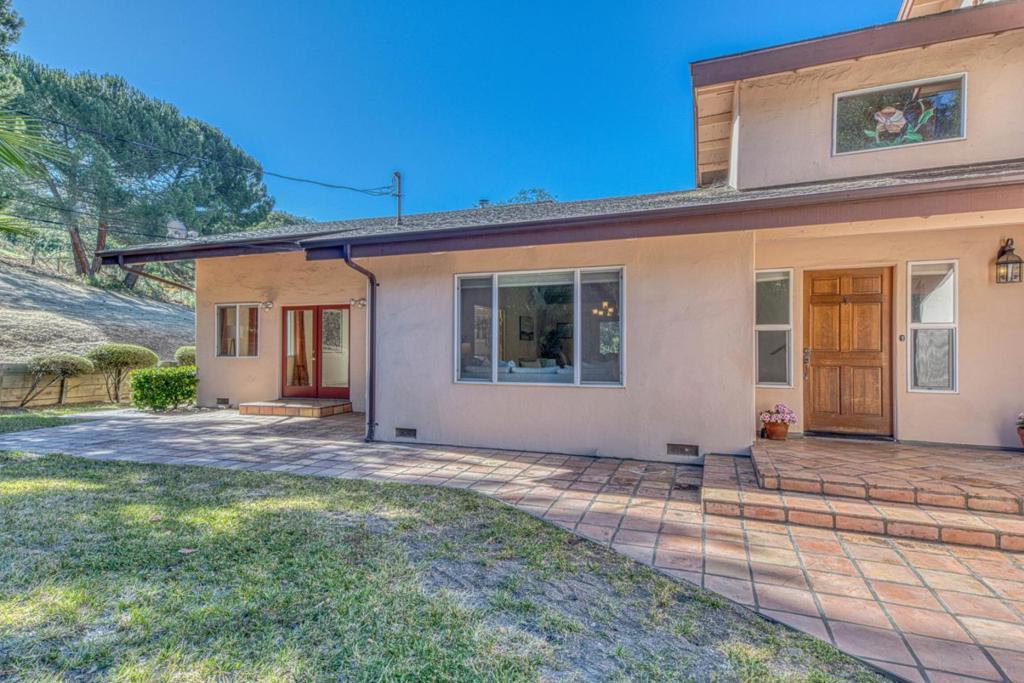 328 San Benancio Road