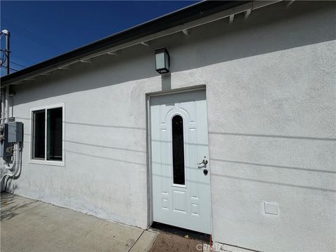 Photo of 9709 Hayvenhurst, Northridge, CA 91343 (MLS # SR26049316)