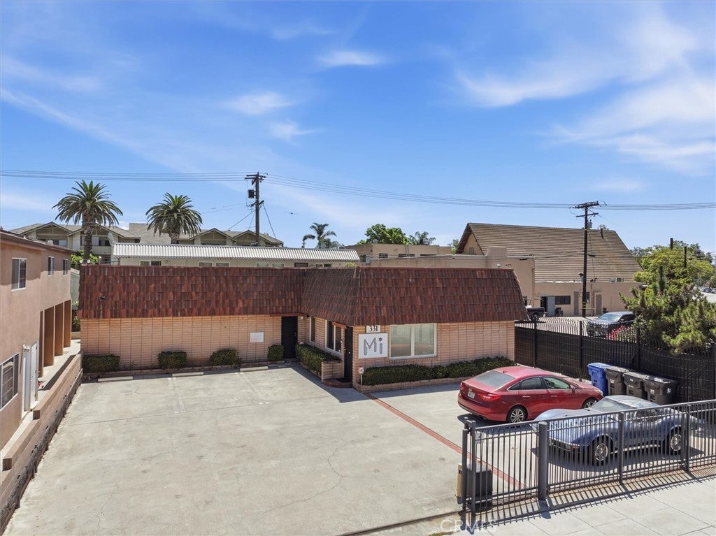 331 E Carson