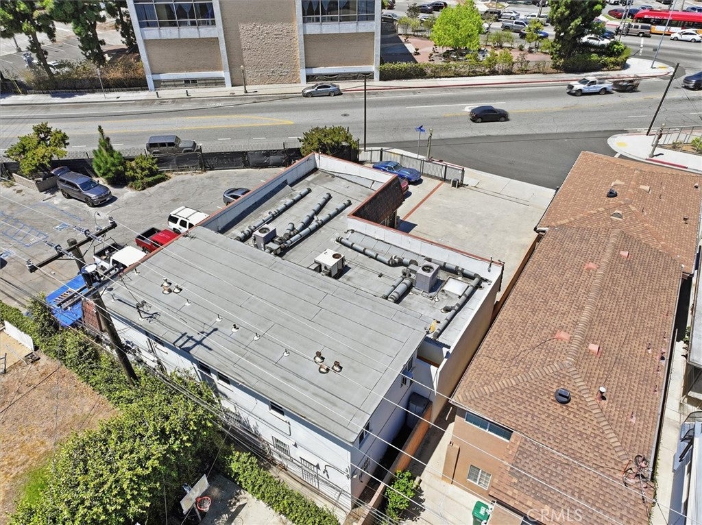 331 E Carson