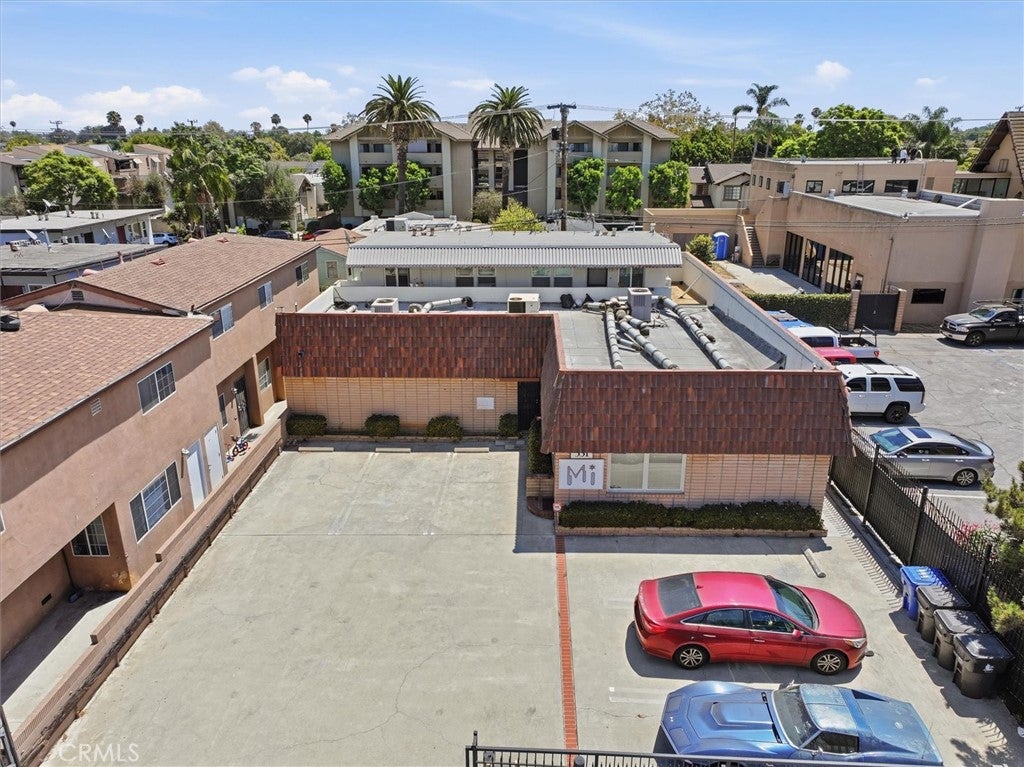 331 E Carson