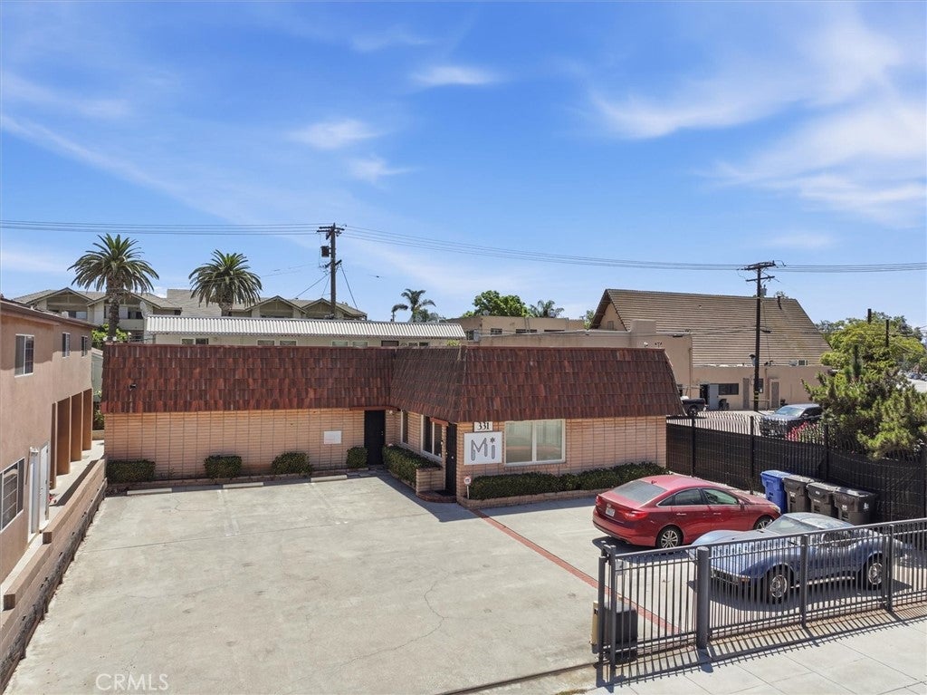 331 E Carson