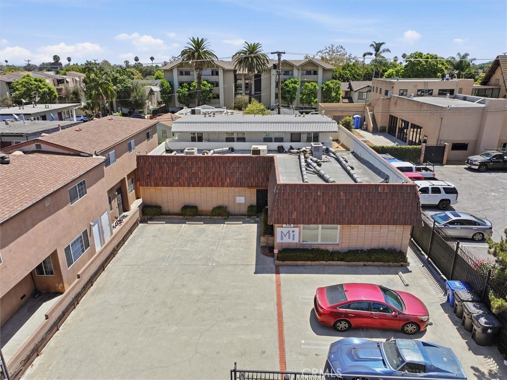 331 E Carson