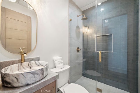 Tiny photo for 4 Skysail Dr, Newport Beach, CA 92625 (MLS # OC26223230)