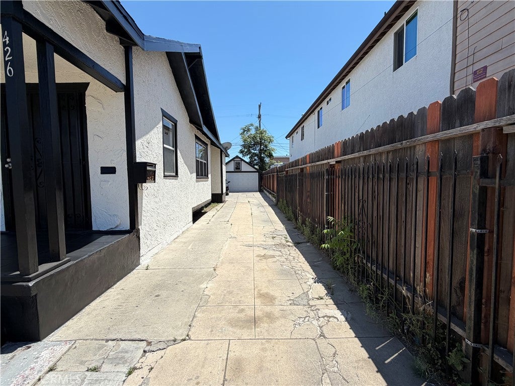 424 E 61st