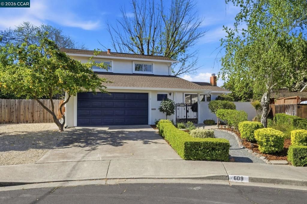 Photo of 609 Teak Ct, Walnut Creek, CA 94598 (MLS # 41128306)