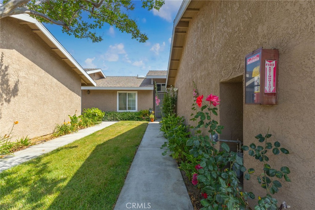 44682 La Paz Road