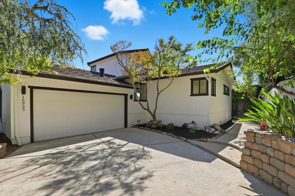 Photo of 16955 Oakridge Lane, Morgan Hill, CA 95037 (MLS # ML82024579)