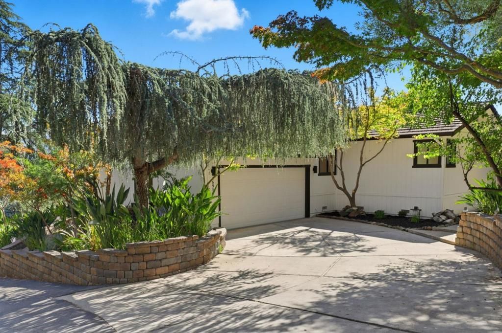 Photo of 16955 Oakridge Lane, Morgan Hill, CA 95037 (MLS # ML82024579)