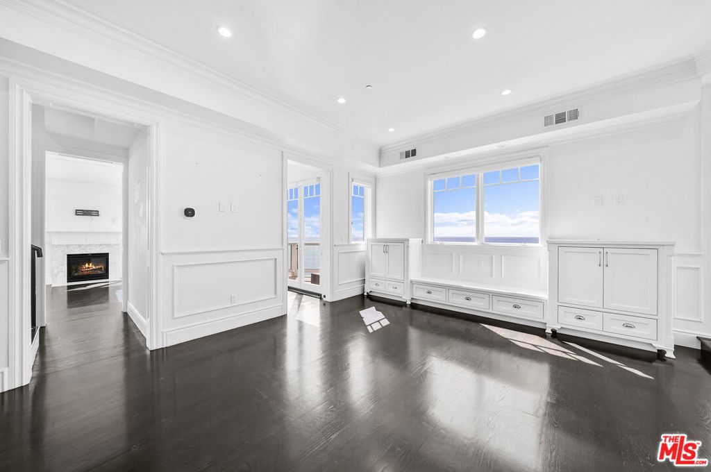 Photo of 17819 Castellammare Drive, Pacific Palisades, CA 90272 (MLS # 25608769)