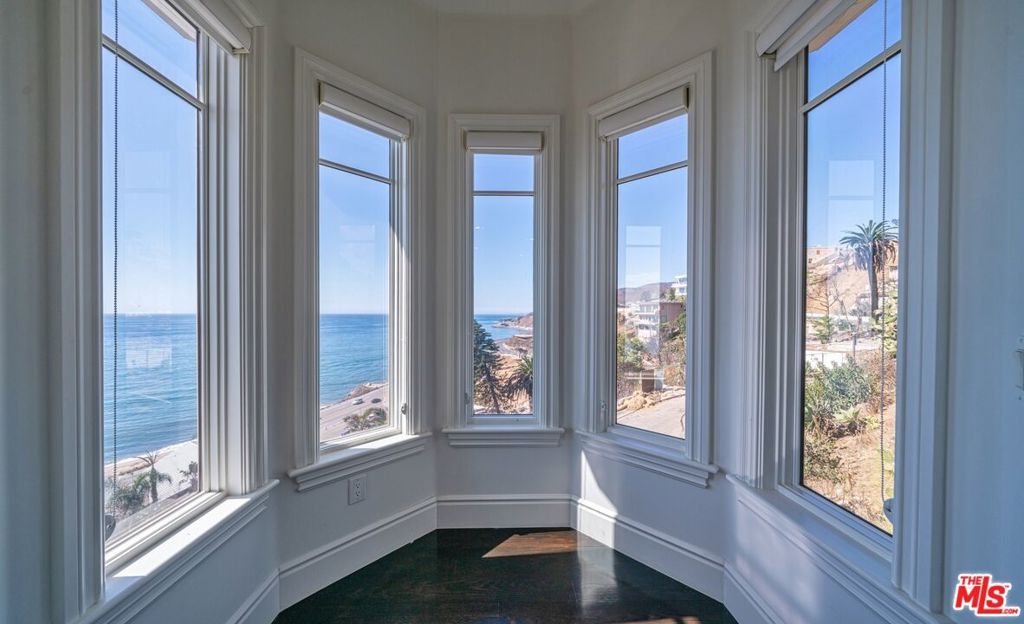 Photo of 17819 Castellammare Drive, Pacific Palisades, CA 90272 (MLS # 25608769)