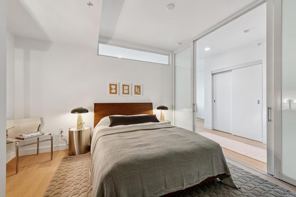 188 W Saint James Street 10409