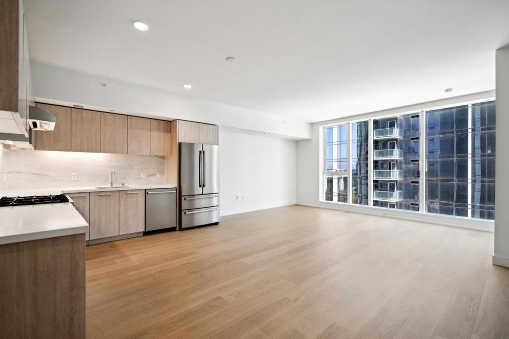 188 W Saint James Street 10409