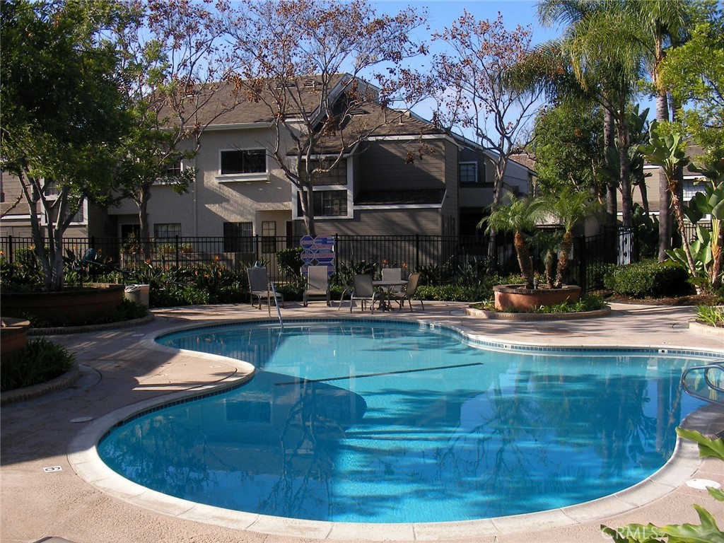 24319 Avenida De Los Ninos 31