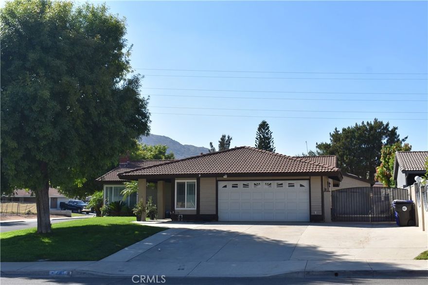 Beautiful recently remodeled home in highly sought after neighborhood. With an Open Floorplan, this home features: Double Door Entry, 3 Bedrooms, 2 Baths, attached two car garage w/additional detached two car garage, R.V. parking. Fully Remodeled Kitchen, quartz counters, custom lighting, five burner stove, stainless steel appliances, Living Room with fireplace, Dining Room, Laundry Room, small office area off garage and laundry room. This home has recessed lighting and ceiling fans throughout, tile and laminate flooring throughout, Spacious Master Bath with sitting bench. Outdoor features covered patio, rear and front lawn, Additional 2 Car Garage, R.V. Parking. Bring your outdoor toys and stop paying high storage prices. Home is centrally located between golf course, parks, shopping, schools, 60 fwy and 10 fwy.