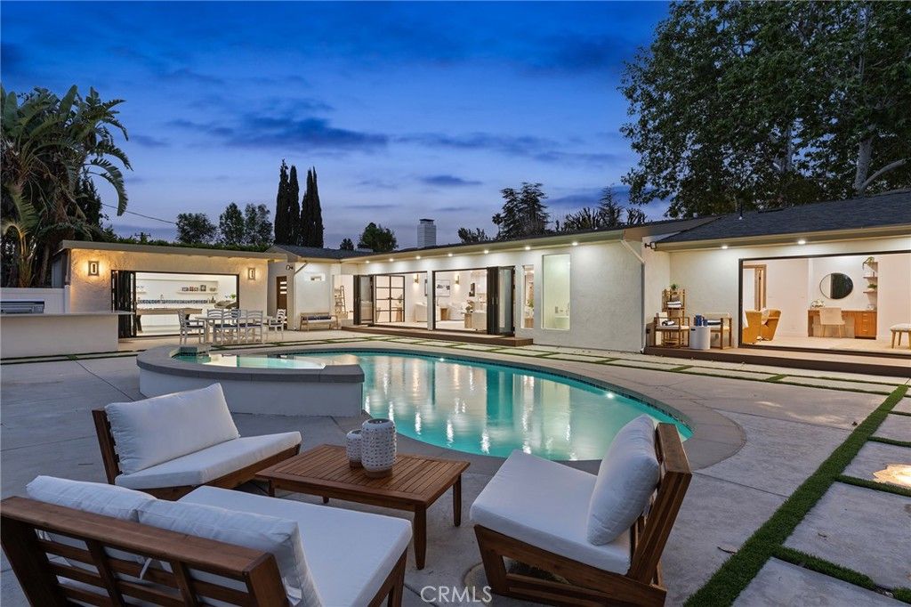 Photo of 23925 Crosson Drive, Woodland Hills, CA 91367 (MLS # SR26080946)