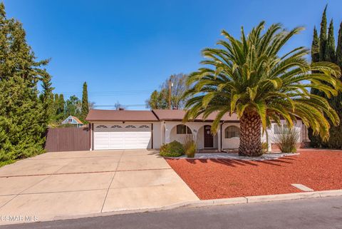 Photo of 831 Calle Clavel, Thousand Oaks, CA 91360 (MLS # 226001112)