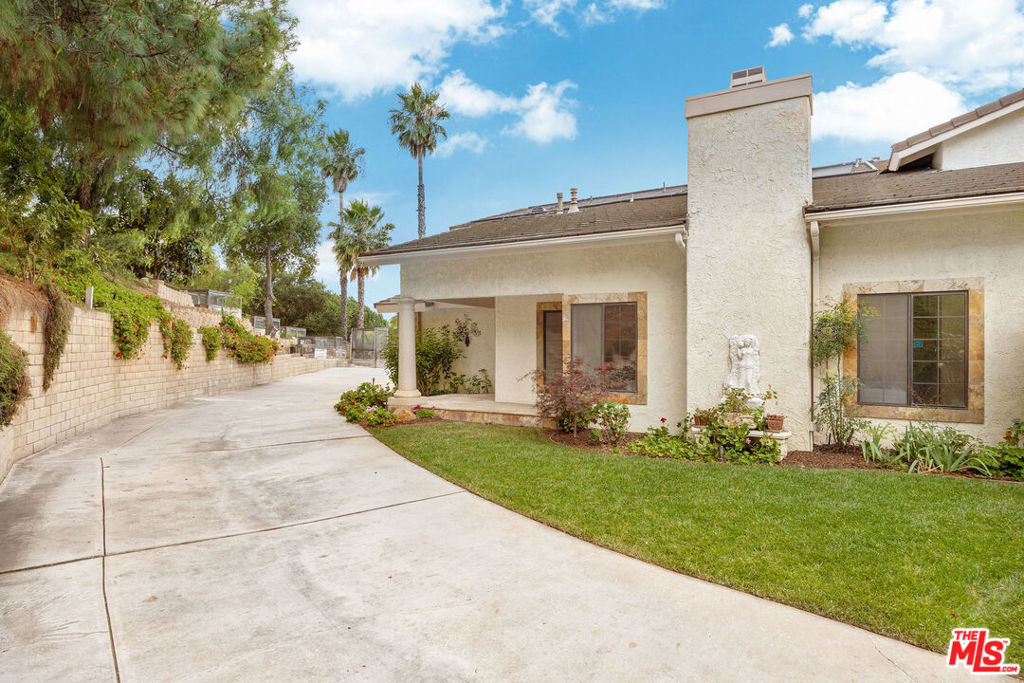 2736 Whitechapel Place