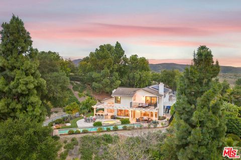 Photo of 2736 Whitechapel Place, Thousand Oaks, CA 91362 (MLS # 26672155)