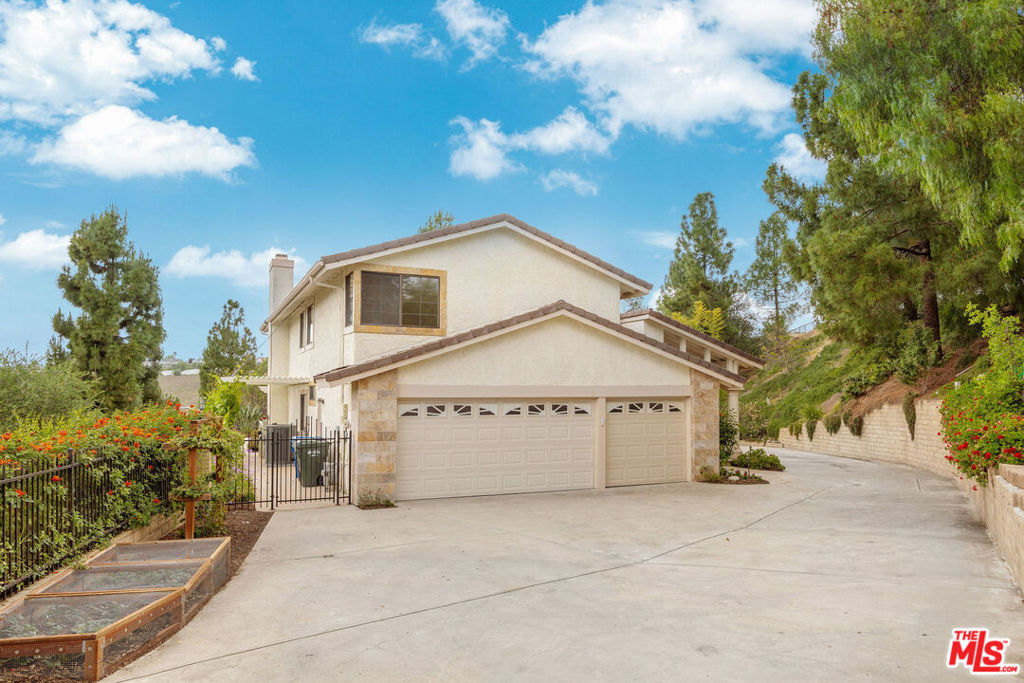 2736 Whitechapel Place