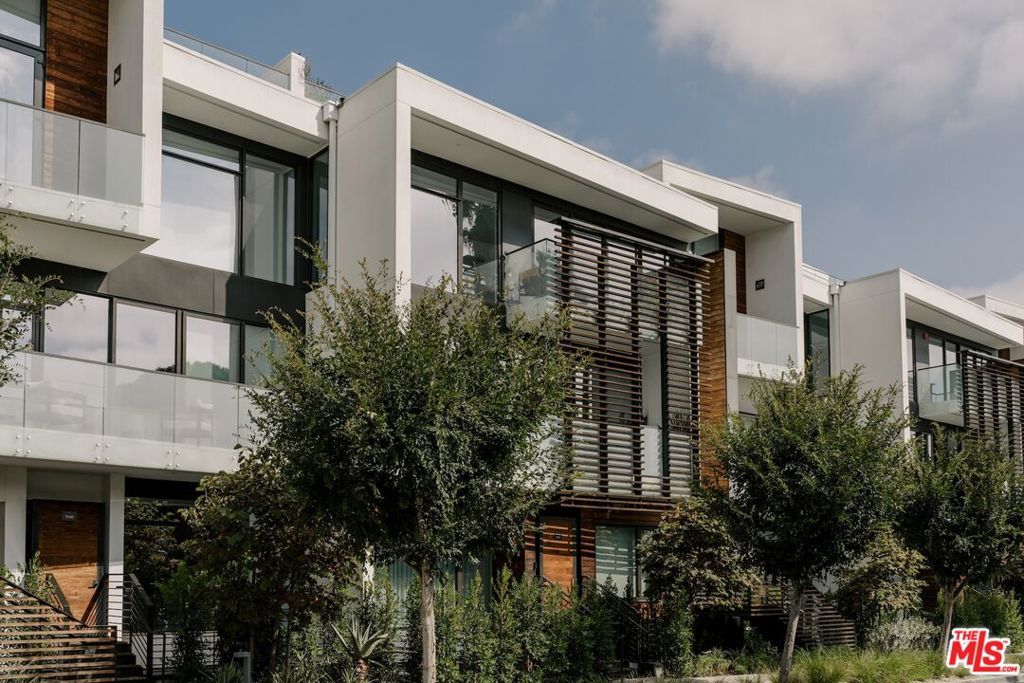 Photo of 702 N Doheny Drive #103, West Hollywood, CA 90069 (MLS # 25606427)