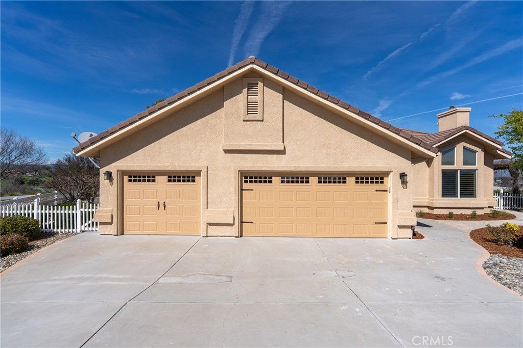 Photo of 2039 Promontory Pl, Paso Robles, CA 93446 (MLS # NS26044878)