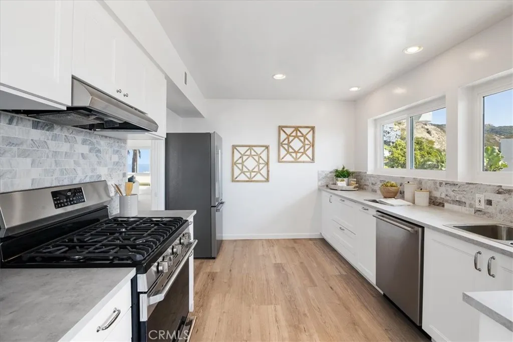 Laguna Beach, California 92651, United States, 3 Bedrooms Bedrooms, ,2 BathroomsBathrooms,Residential,Active,251584