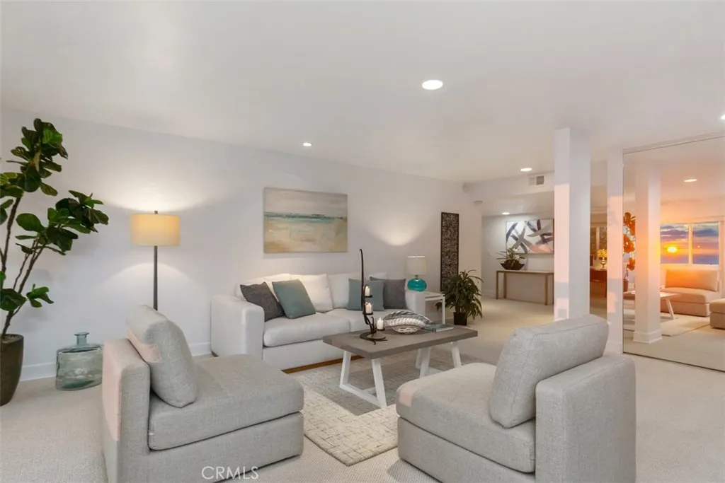 Laguna Beach, California 92651, United States, 3 Bedrooms Bedrooms, ,2 BathroomsBathrooms,Residential,Active,251584