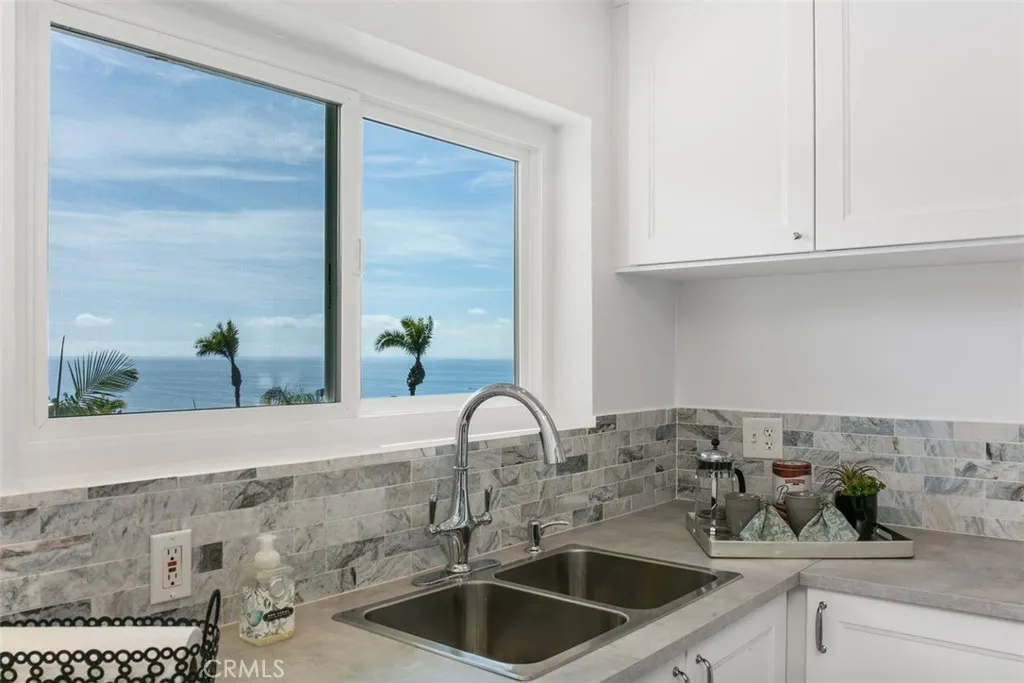 Laguna Beach, California 92651, United States, 3 Bedrooms Bedrooms, ,2 BathroomsBathrooms,Residential,Active,251584