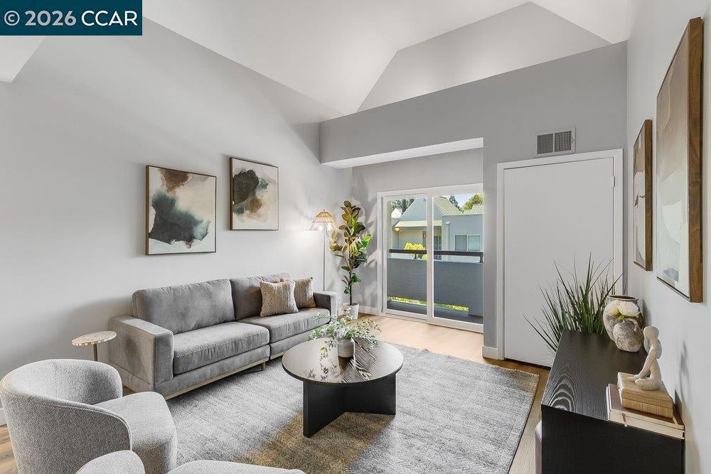 3173 Wayside Plaza 301