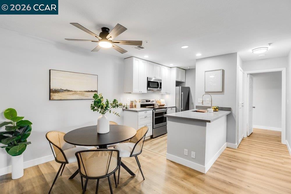 3173 Wayside Plaza 301