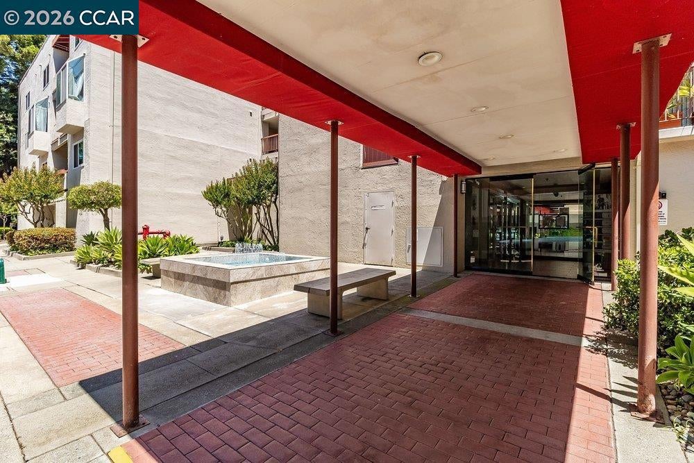 3173 Wayside Plaza 301
