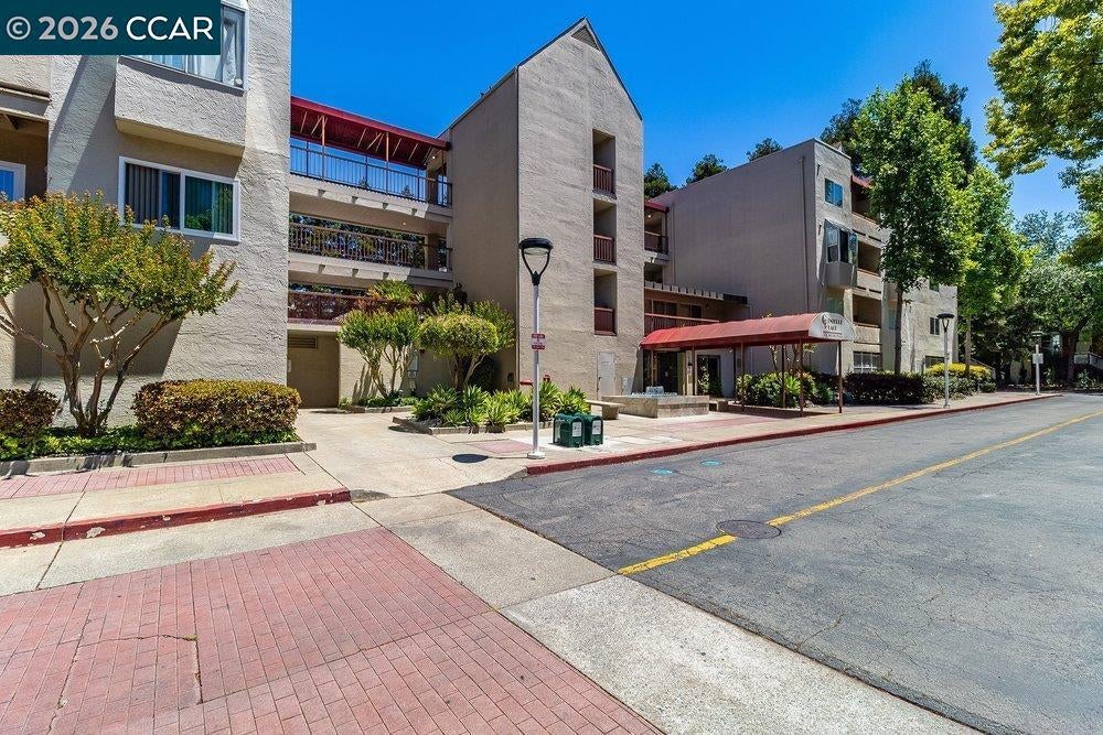 3173 Wayside Plaza PLZ
