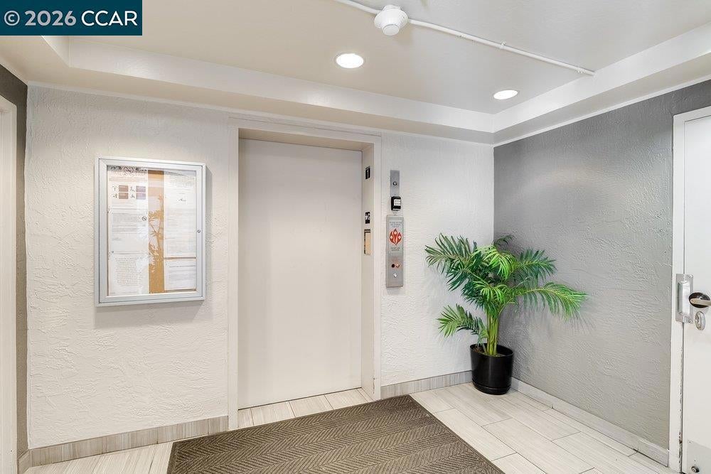 3173 Wayside Plaza 301