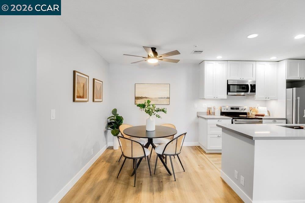3173 Wayside Plaza 301
