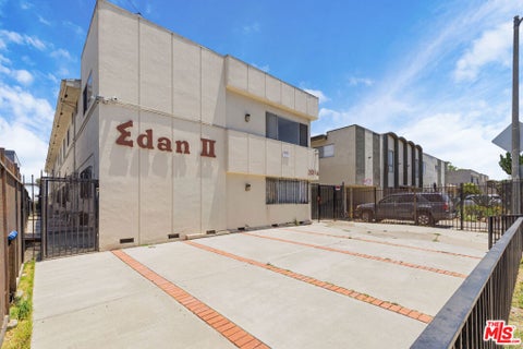 Photo of 2016 S Bedford Street #1, Los Angeles, CA 90034 (MLS # 26852157)