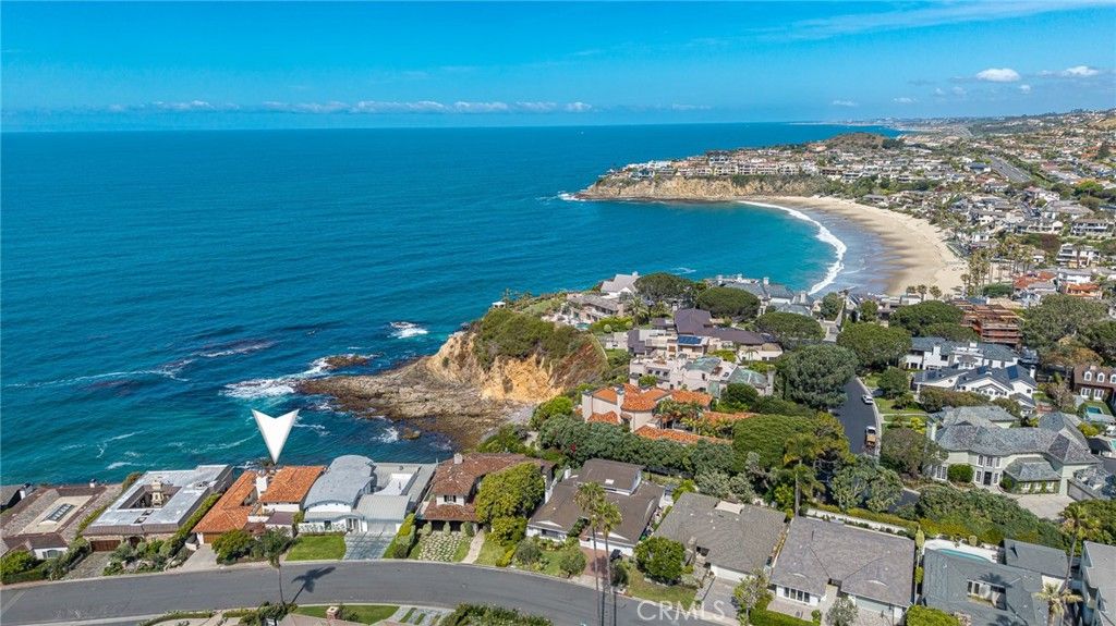 Photo of 130 Mcknight Dr, Laguna Beach, CA 92651 (MLS # LG26091312)