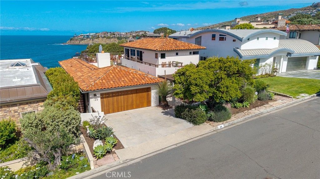 Photo of 130 Mcknight Dr, Laguna Beach, CA 92651 (MLS # LG26091312)