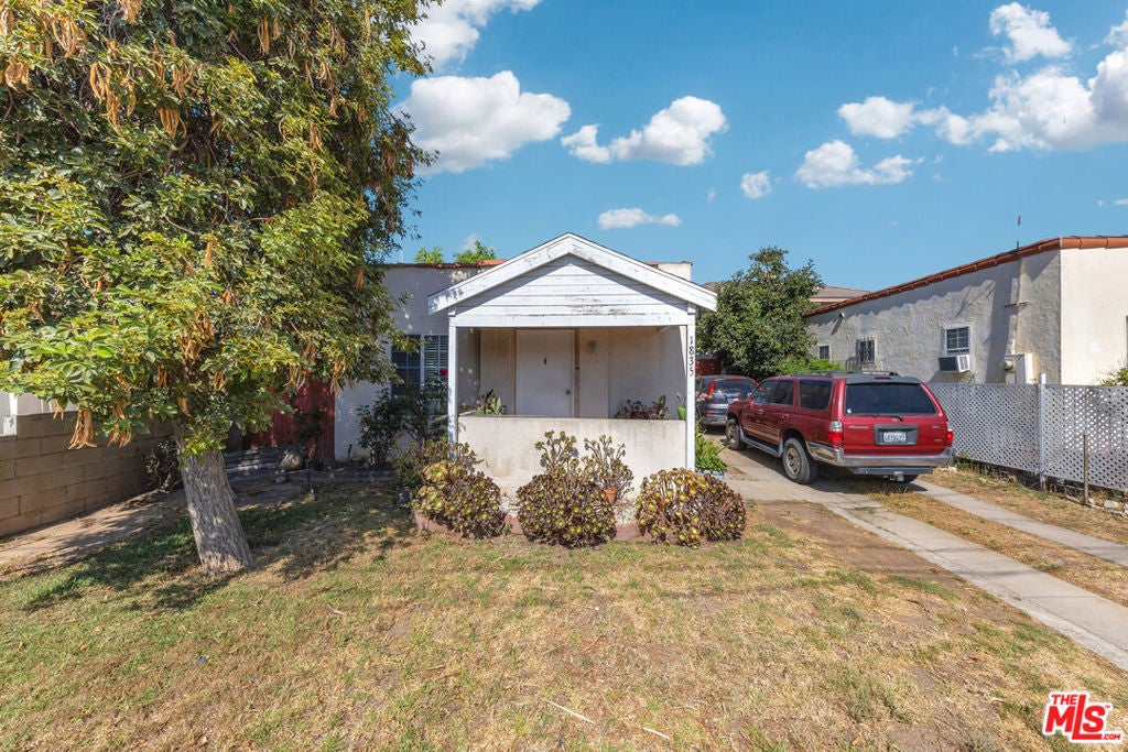 1835 Manor Way