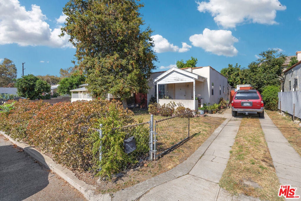 1835 Manor Way
