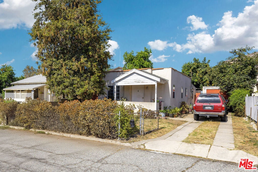 1835 Manor Way
