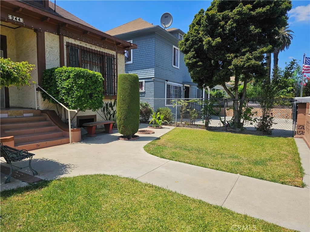 944 E 22nd