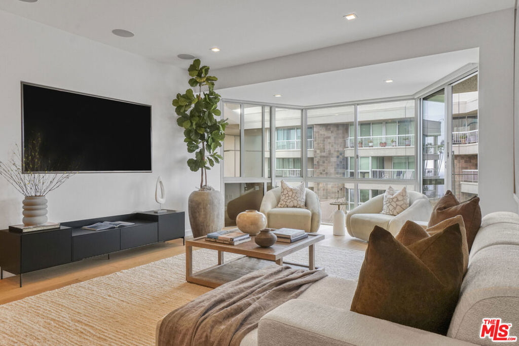 Properties 2 515 Ocean Avenue 706S