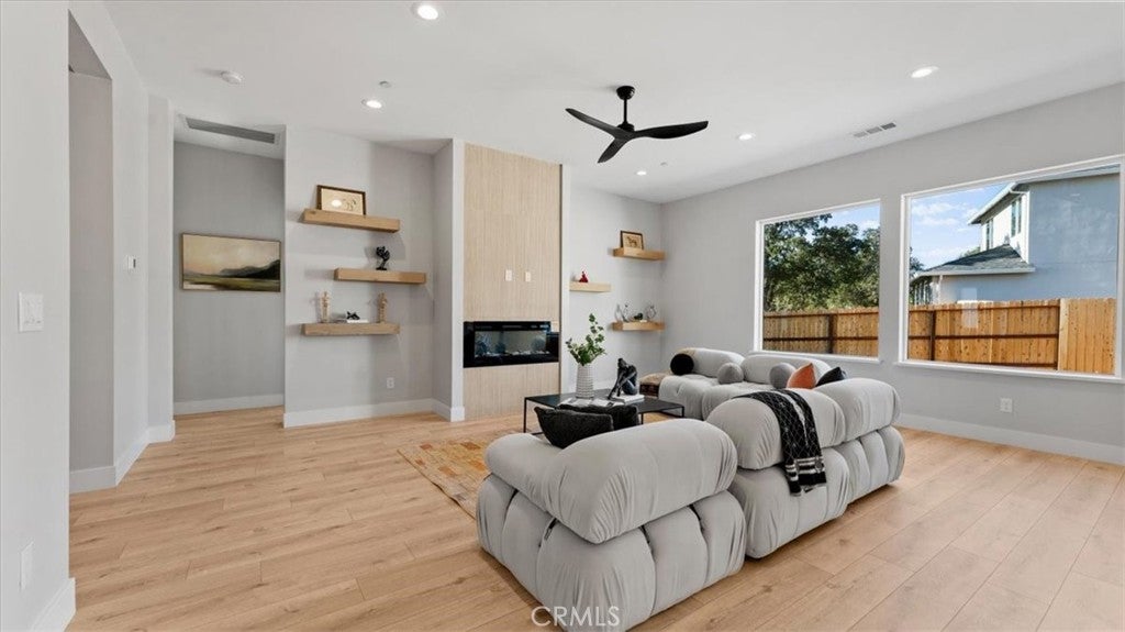 1 Thunder Rock Court